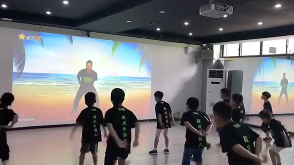 小魚易連雙師課堂：這很可能是10年后課堂的真實模樣！