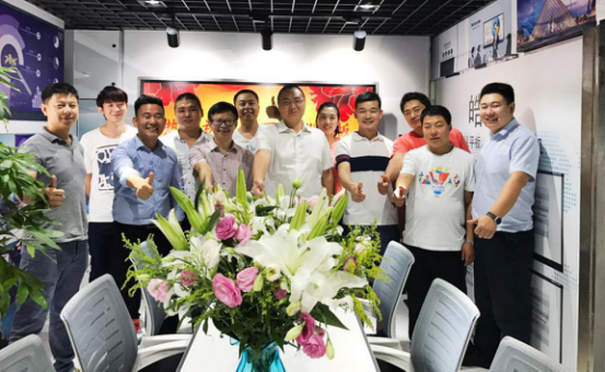 皓麗會議平板殺入線下，首家線下體驗店盛大開業